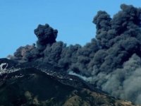 Etna Yanardağı yeniden faaliyete geçti