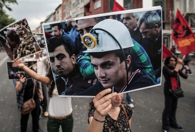 Thousands of people, some carrying images of miners, march to protest the Soma mine disaster that killed 301 miners last week, in Istanbul, Turkey, Sunday, May 25, 2014.(AP Photo/Emrah Gurel) ORG XMIT: ANK110